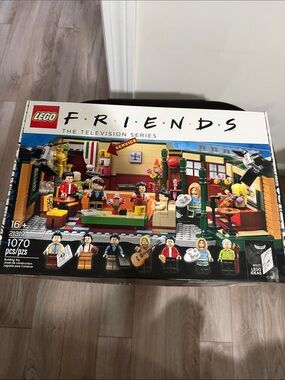 LEGO Friends TV Series Cafe Set 21319